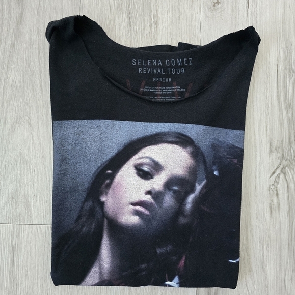 Selena Gomez | 'Revival Tour 2016' black graphic print concert t-shirt | WMS M - Picture 2 of 10